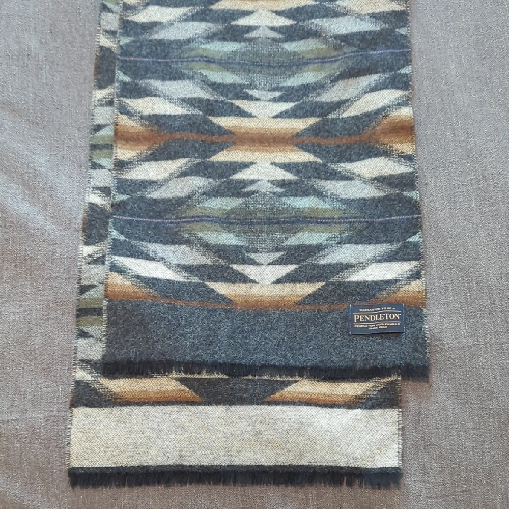 Pendleton Wool Scarf with Geometric Design in Gray and Cream
